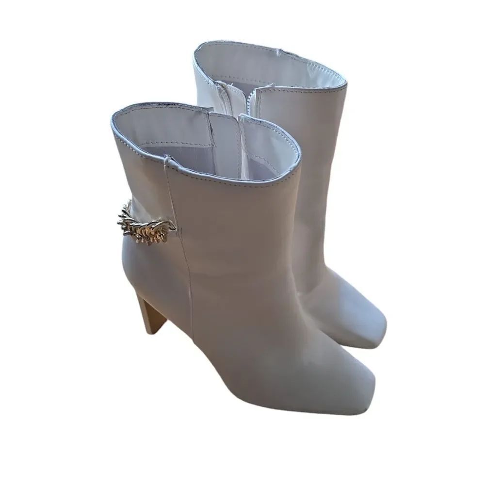 Express Boots with Chain Size 6.5